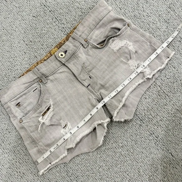 Rich & Skinny Gray Distressed Denim Shorts Size 27 Cutoff Frayed Hem Made in USA - Picture 10 of 10
